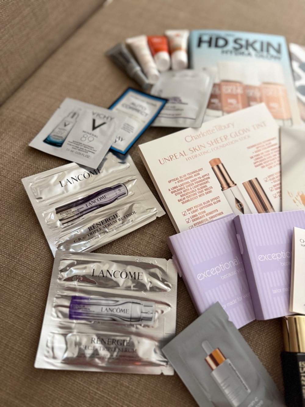 ๐ Assorted Beauty Samples Bundle - Picture 2 of 9